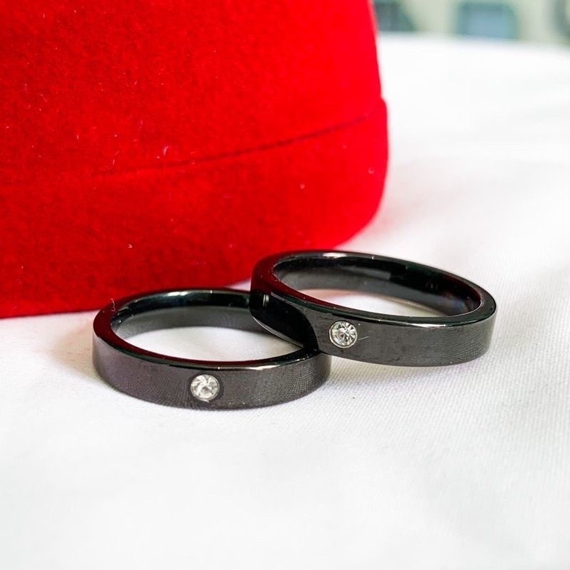faizah ACC || Cincin Titanium Hitam Polos Dengan Aksen Permata Kulaitas Premium Anti karat dan Luntur Cocok utk perempuan dan pria