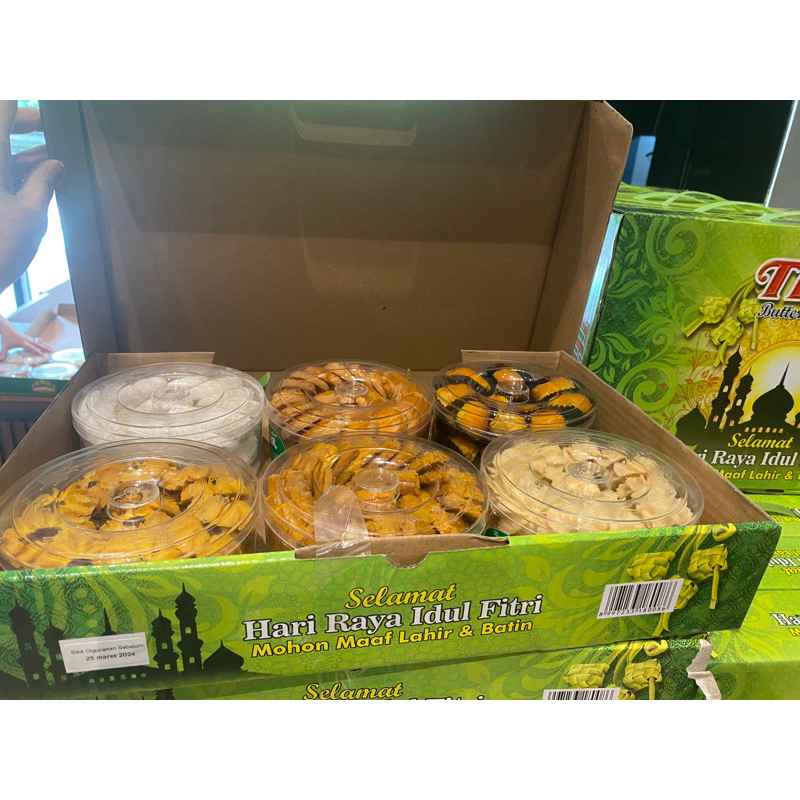 

paket lebaran 6 varian Rasa Ukuran Sedang