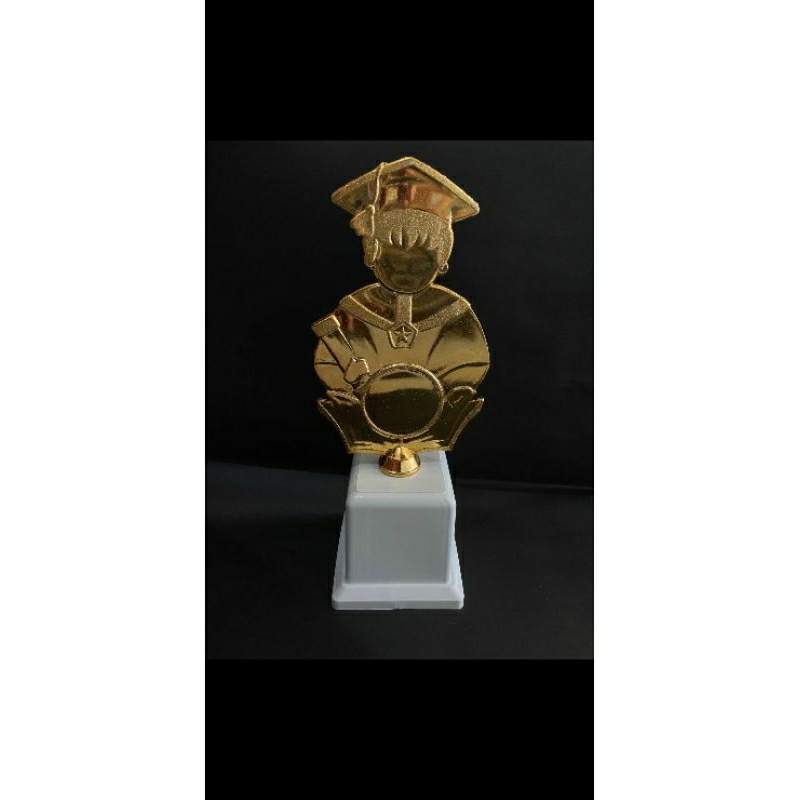 piala trophy wisuda