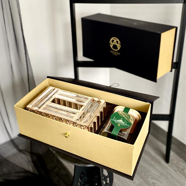 

ASHOME Set Hardbox Tissue dengan Toples Kaca Snack / Gift Box Hampers Tissue / Hampers Lebaran Mewah