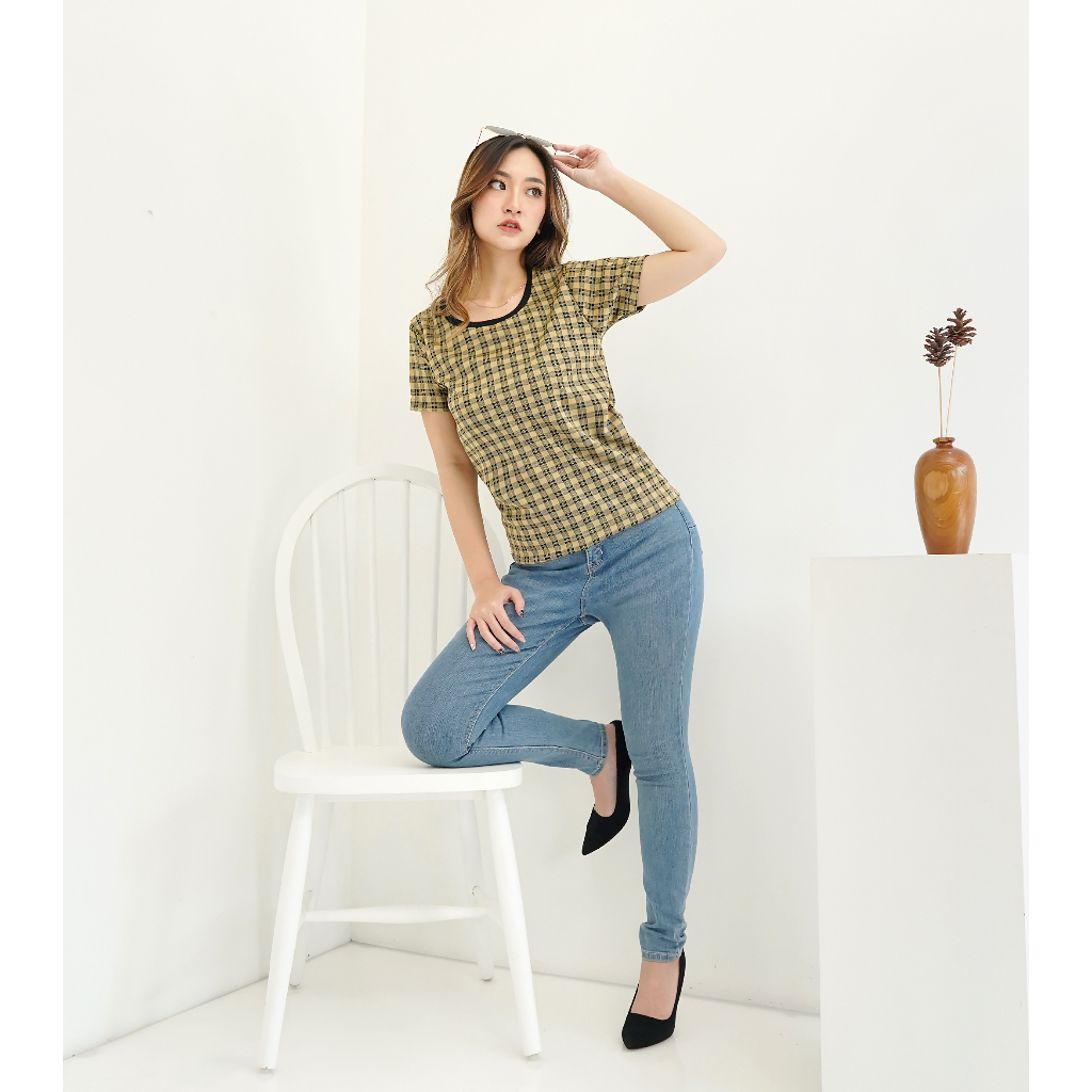 Baju Pakaian Kaos Lengan Pendek Atasan Wanita Casual Terbaru Bahan Knit Nyaman dan Modis untuk Dipak