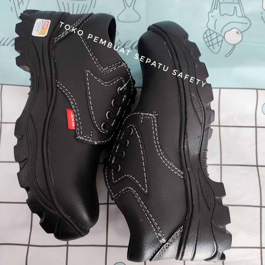 Sepatu Safety Wanita Kerja Pabrik Kantor Proyek Pom Bengkel Sepatu Safety Cewek bertali Sepatu safety wanita Hitam Ujung Besi Keselamatan Kerja anti licin kitchen Dapur