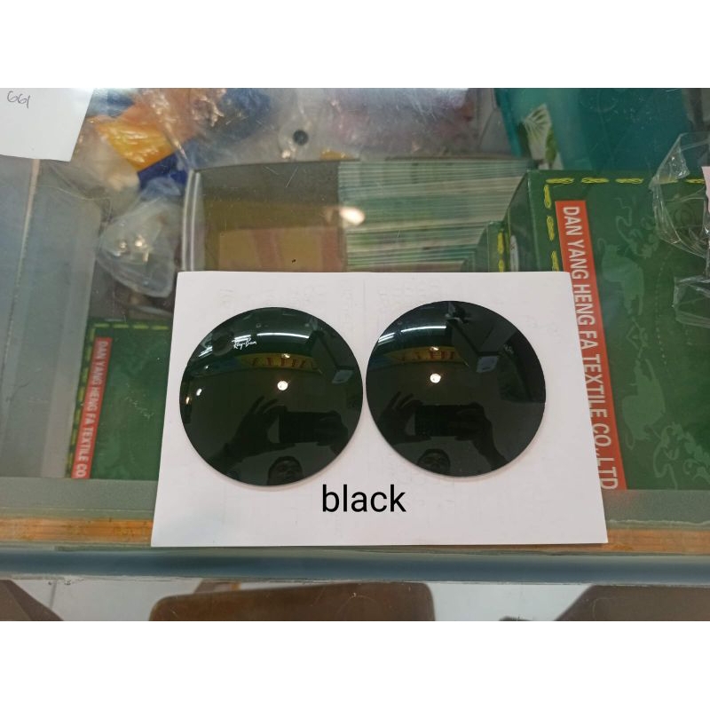 Lensa kacamata Ray-Ban Bahan kaca