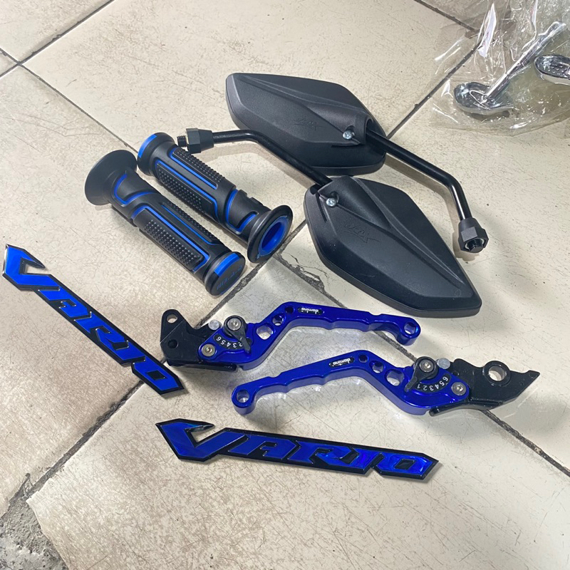 PAKET VARIASI MOTOR VARIO 125 VARIO 150 VARIO 110 GRIP GARIS / HANDLE REM / EMBLEMS / SPION / PAKET VARIASI MOTOR WARNA BIRU COMBINASI HITAM VARIO 110 VARIO 125 VARIO 150 SPION HANDFAT HANDLE REM EMBLEM