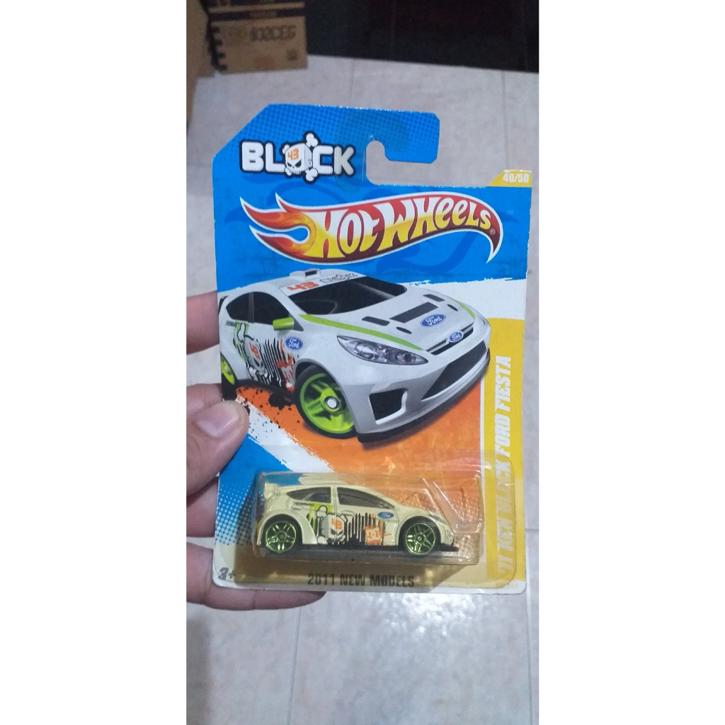HOT WHEELS 11 KEN BLOCK FORD FIESTA PUTIH NOT MINT