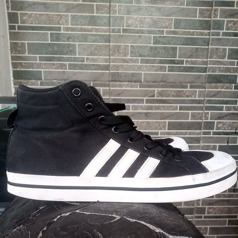 sepatu second adidas bravada mid shoes