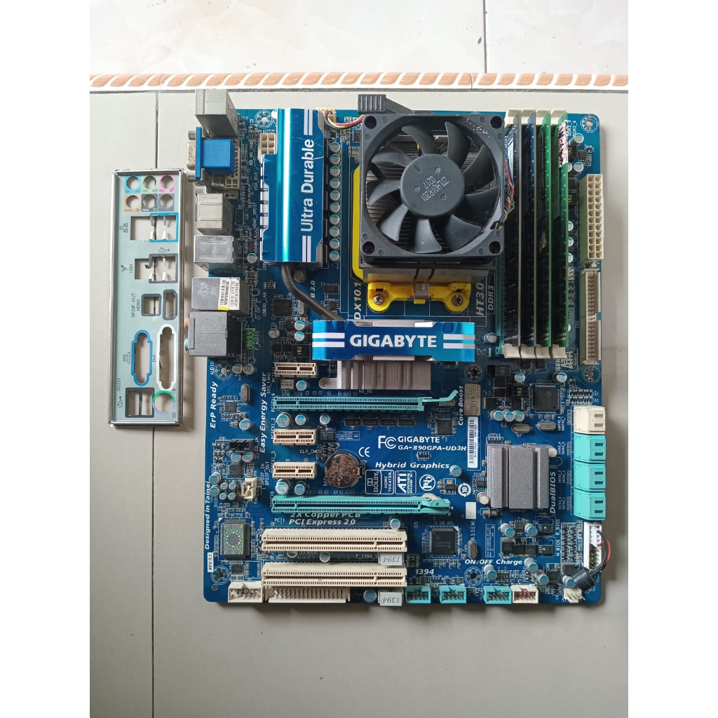 Paket Mobo AMD Gigabyte Ga_890 +proses Phenom ll x4 965 . 3,4 GHZ