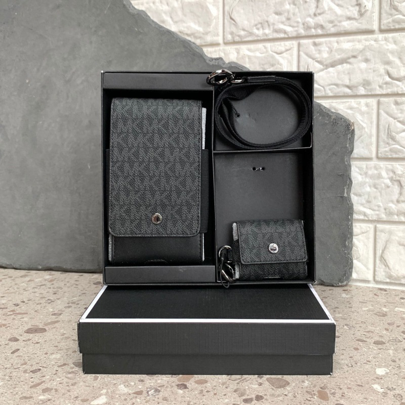 

MK GIFTING TECH LANYARD BOX SET