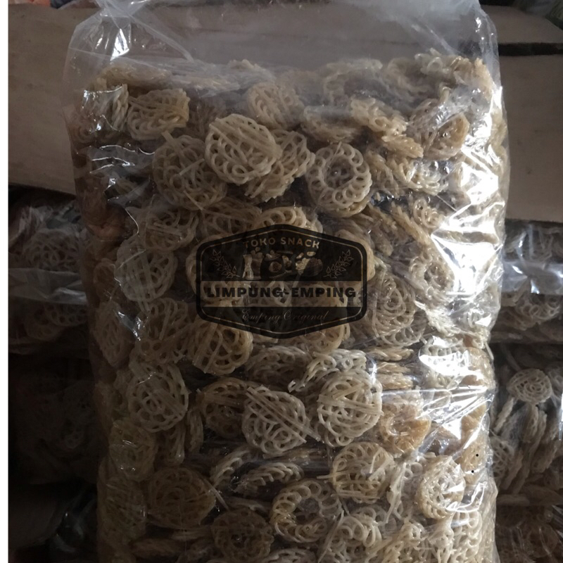 

KERUPUK PUTIH KERITING MENTAH 1 kg