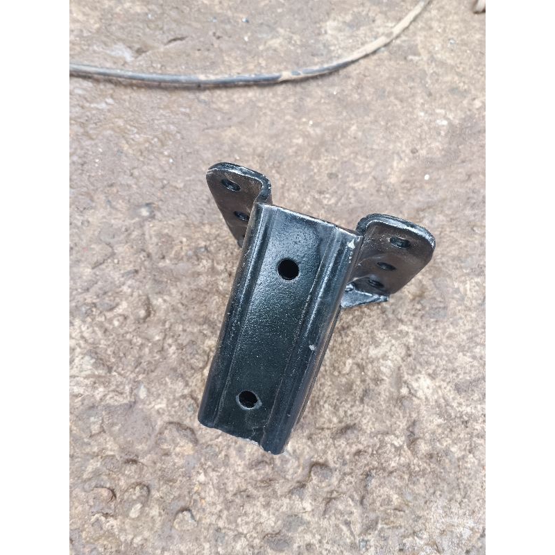 BRACKET HANGER PER COLT DIESEL BELAKANG ps100 ps120