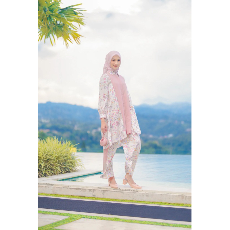 HijabChic x ZytaDelia Laquita Fleuria Set Ivory