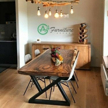 Meja Makan Trembesi 180 x 80 Kaki Besi Elegan - Kayu Trembesi