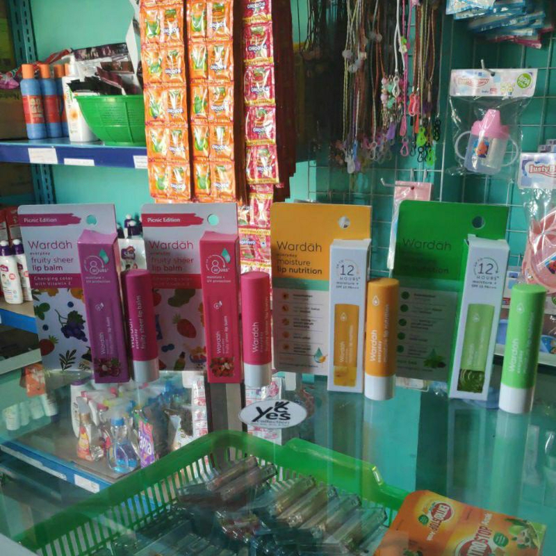 Wardah Lip balm Nutrition 1 PCS Pelembab Bibir Fruity Sheer Moisture UV Protection Strawberry Grape Honey Green Tea Vitamin E
