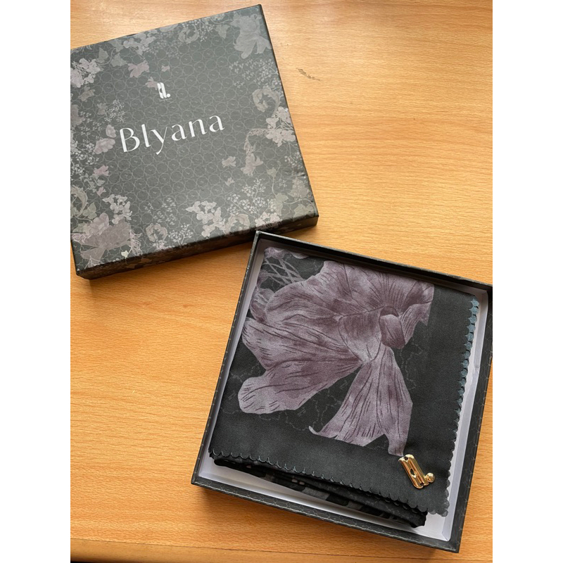 Preloved Blyana Scarf Bailey