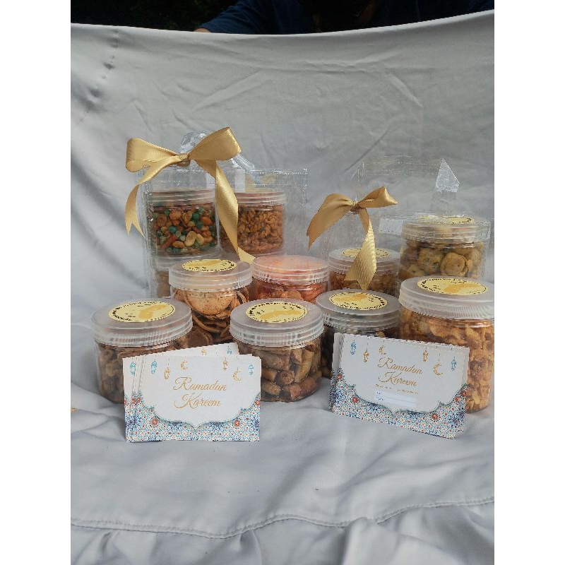 

Hampers Lebaran isi snack