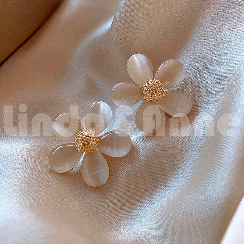 Anting Tusuk Motif Bunga Simple Ala Korea Bahan Sterling Silver Untuk Wanita - Anting Kristal Mutiara Bentuk Bunga
