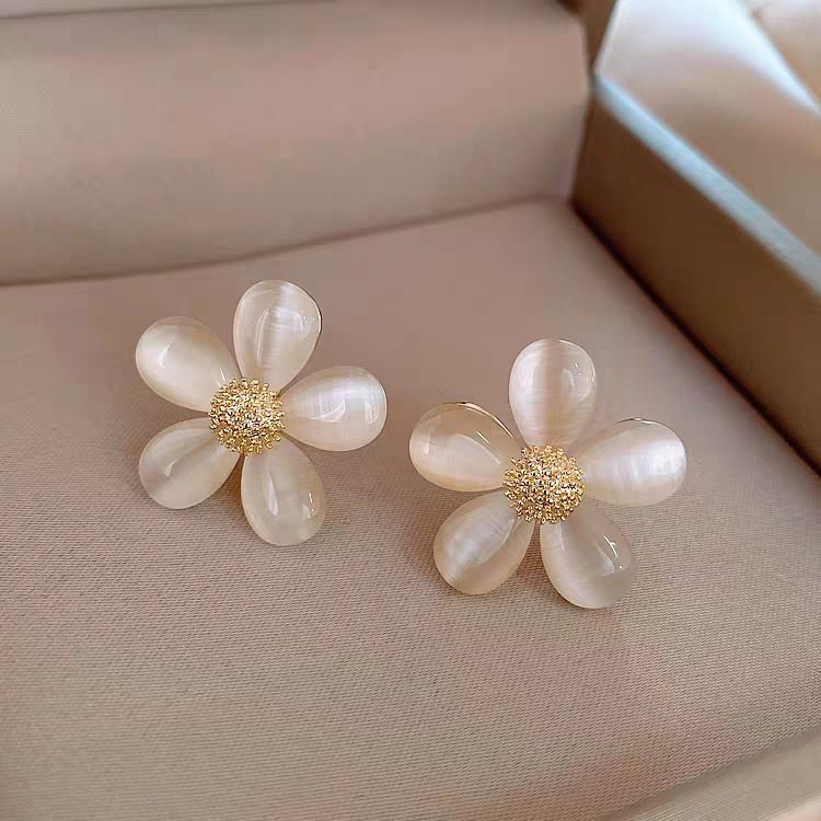 Anting Tusuk Motif Bunga Simple Ala Korea Bahan Sterling Silver Untuk Wanita - Anting Kristal Mutiara Bentuk Bunga