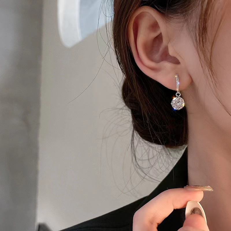 Anting Berlian Wanita Anti Karat Aksesoris Fashion Gaya Korea Tempereamen Sederhana - Anting Zircon