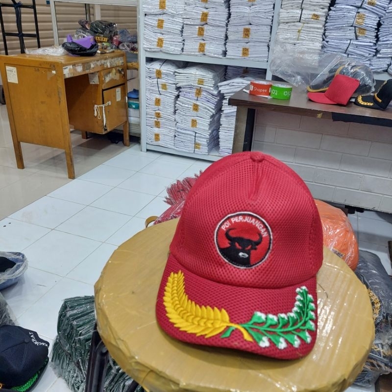 Topi  PDI perjuangan