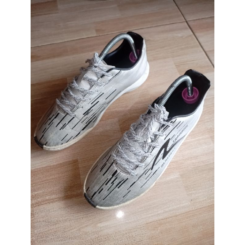 sepatu futsal second specs ls reborn in 42