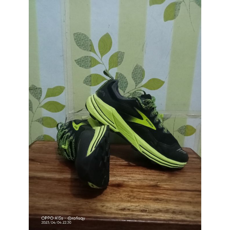 BROOKS CASCADIA 16 TRAIL RUNNING