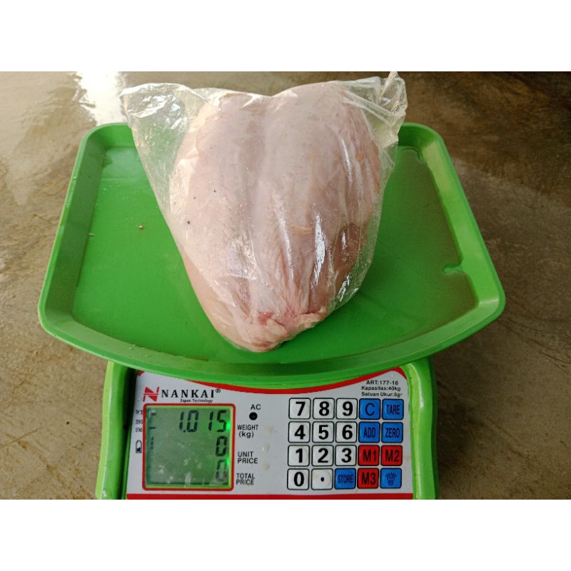 

dada utuh ayam boiler, dada ayam full, full dada ayam ,harga satuan berat : 600 - 800 gram
