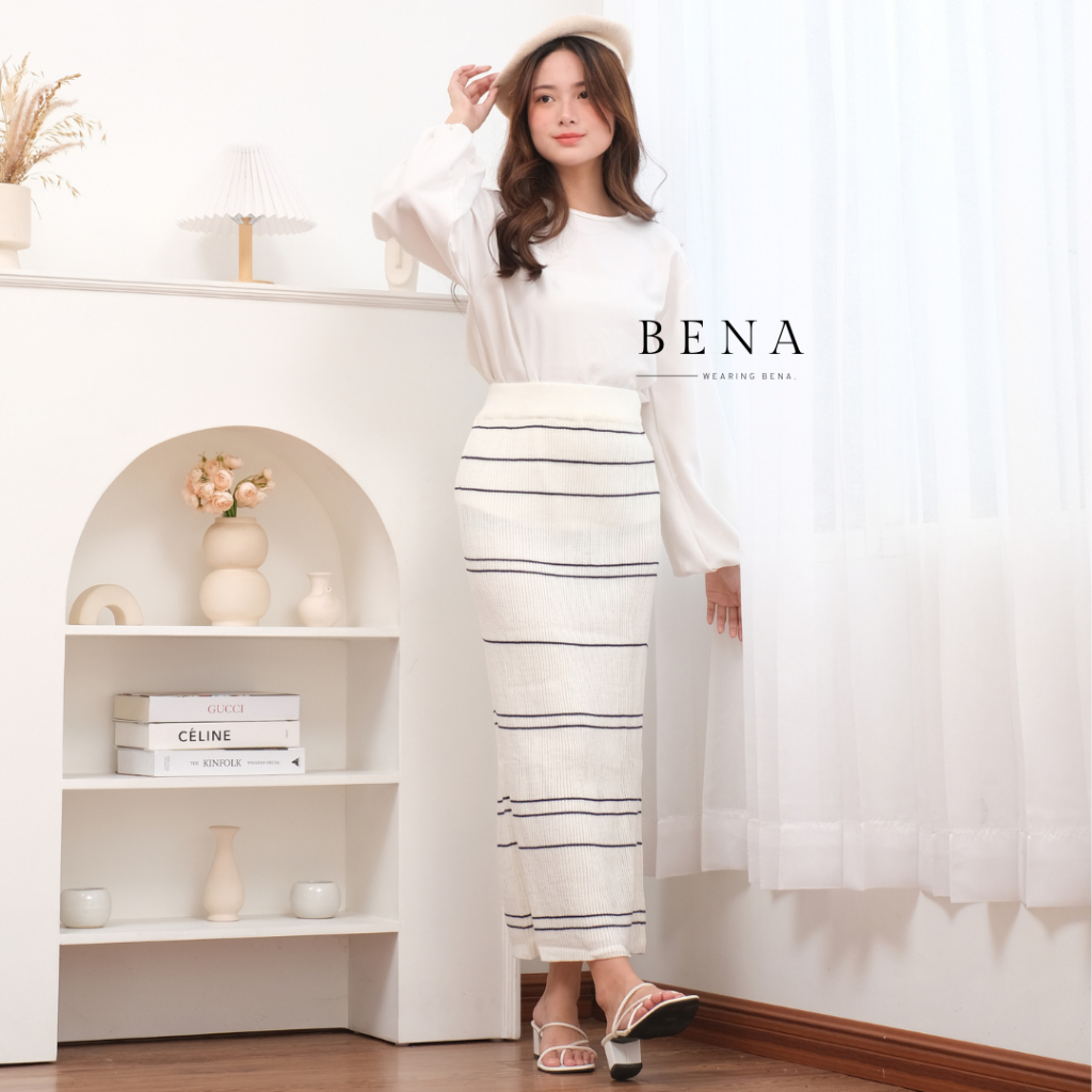 Lidya Skirt - Wearing BENA