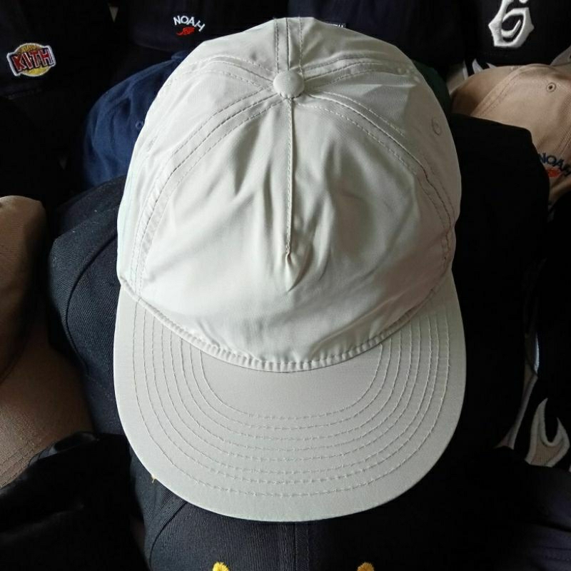 TOPI ESSENTIALS FEAR OF GOD