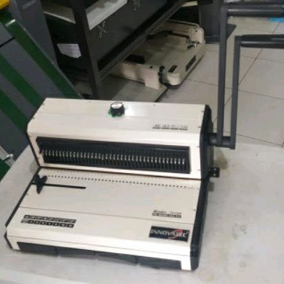 

Mesin Alat Pelubang Jilid Ring Kawat Spiral F4 3:1 Bulat T970R Innovatec Binder Machine
