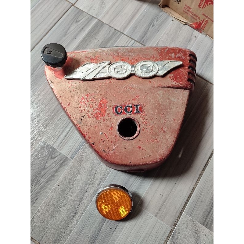 cover aki accu emblem logo tempat oli Suzuki a100 original