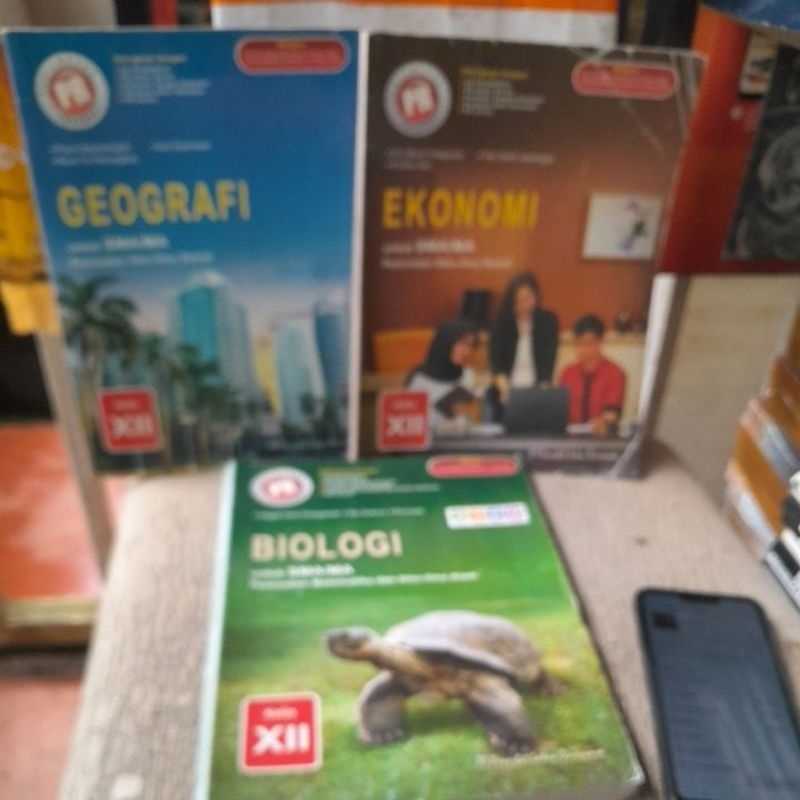 buku PR GEOGRAFI,EKONOMI,BIOLOGI,SMA KELAS XII/12/3 PENERBIT INTAN Pariwara