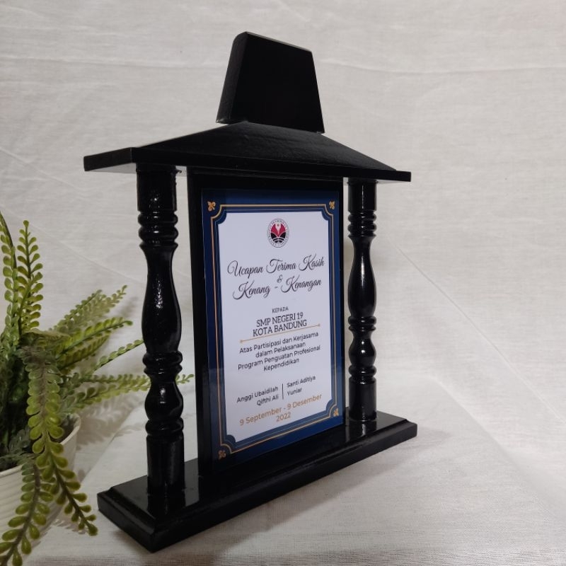 PLAKAT / VANDEL KAYU MODEL JOGLO