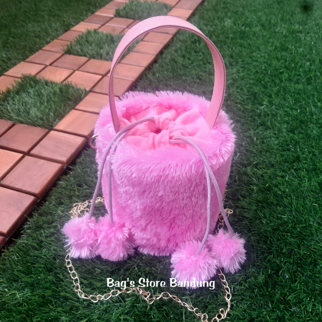 Tas Selempang Wanita Model Ember Bulu Halus