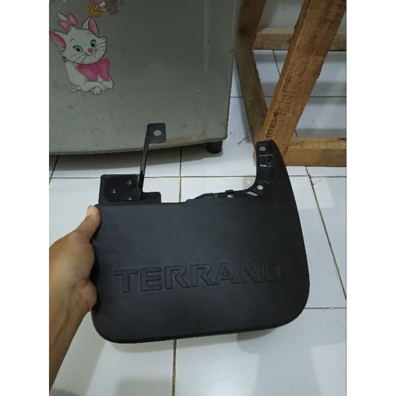 MUD GUARD NISSAN TERRANO PEPET LUMPUR NISSAN TERRANO BELAKANG KANAN (RR RH)