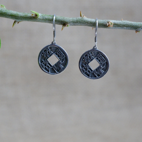Anting Wanita perak Motif Uang Koin Cina