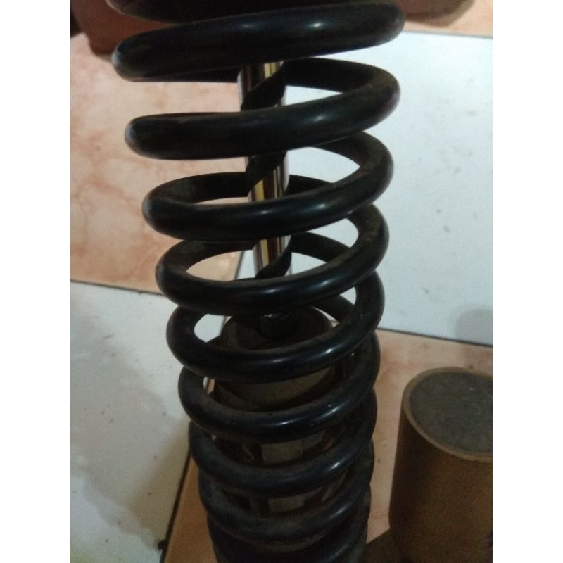 skok belakang tiger revo skok belakang tirev