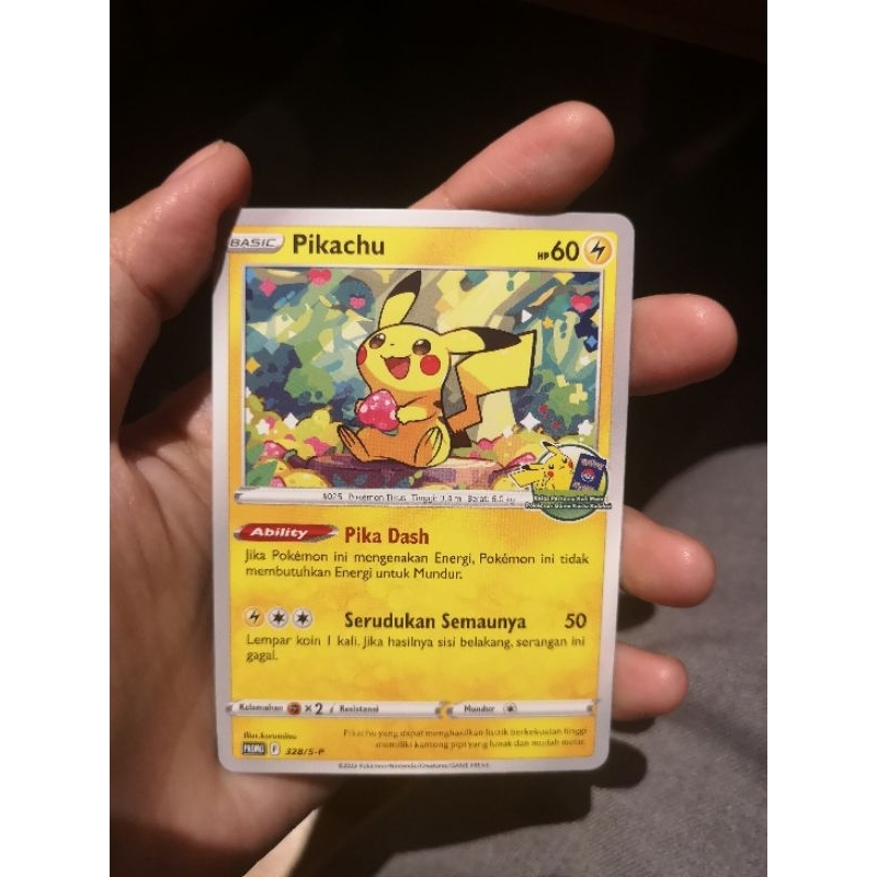kartu pokemon pikachu kelas pertama kali main pokemon game kartu koleksi