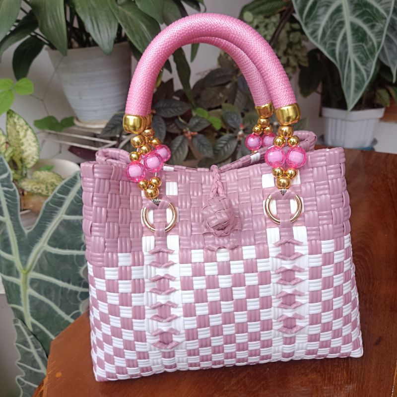 tas anyam jali handle mutiara