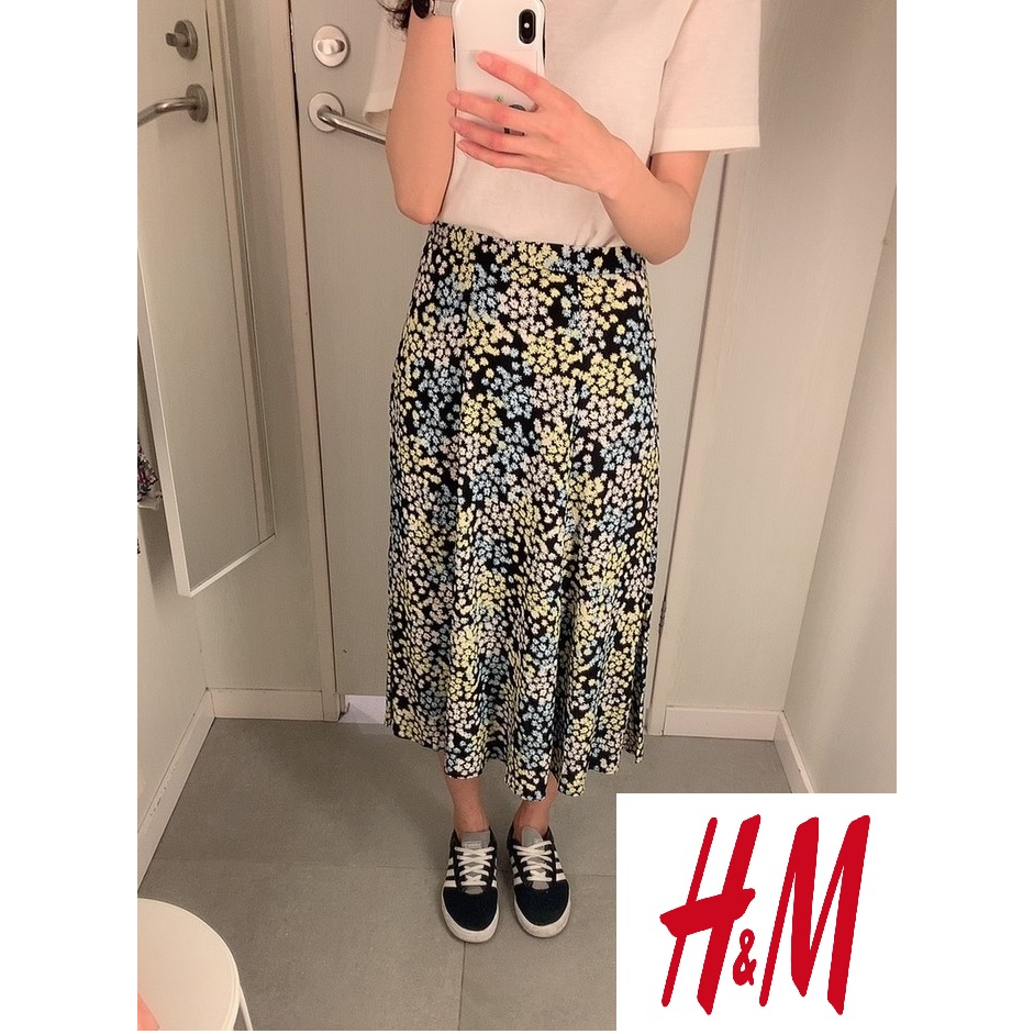 H&amp;M High Waisted Rok Wanita Black Flower Korean Midi Skirt Original