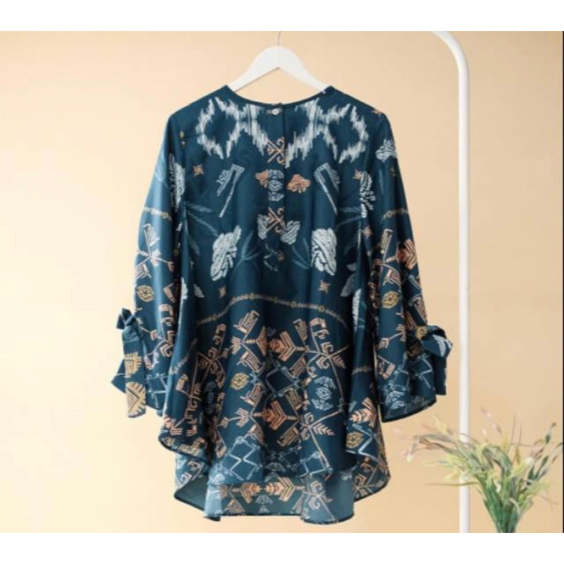 preloved, timika top riamiranda size XL, warna navy