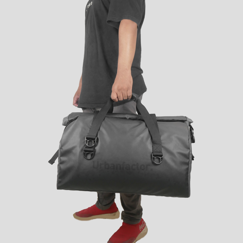 ALPHA DUFFLE BAG |MANNEEDME x URBAN| Tas Travel Pria Wanita Duffle Bag Selempang Travelling / Messenger Cowok / Cewek ORIGINAL