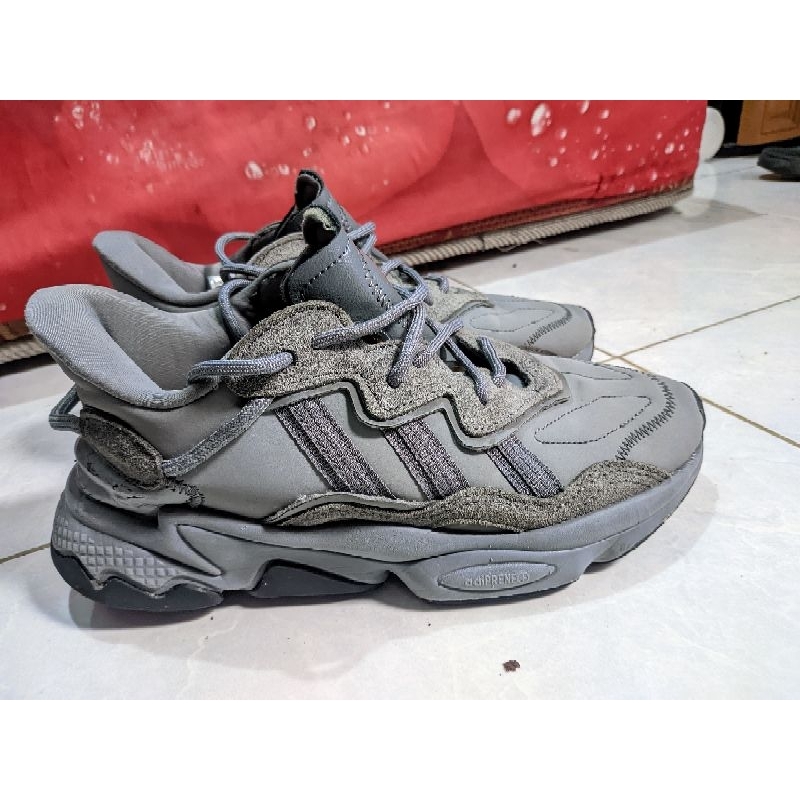 Sepatu ADIDAS OZWEEGO GREY original