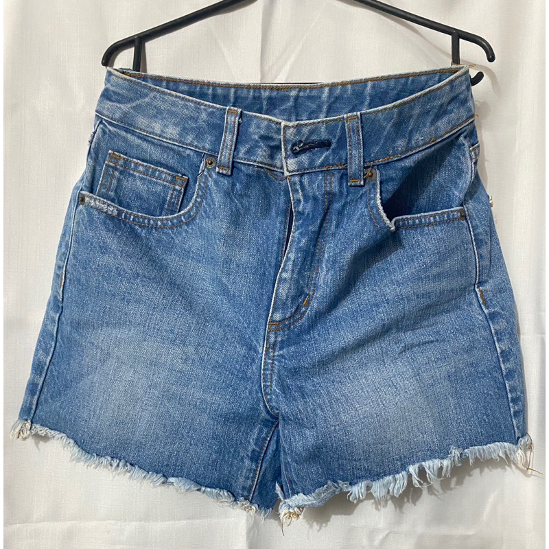 short jeans highwaist GU japan brand