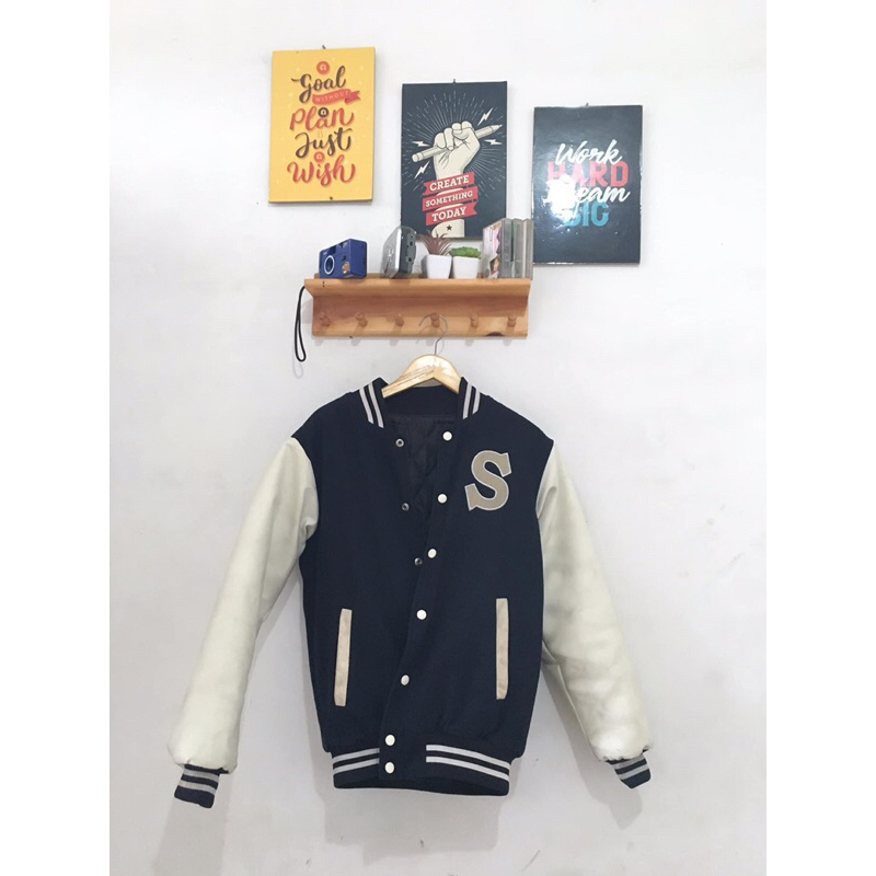 Jaket Varsity Universal