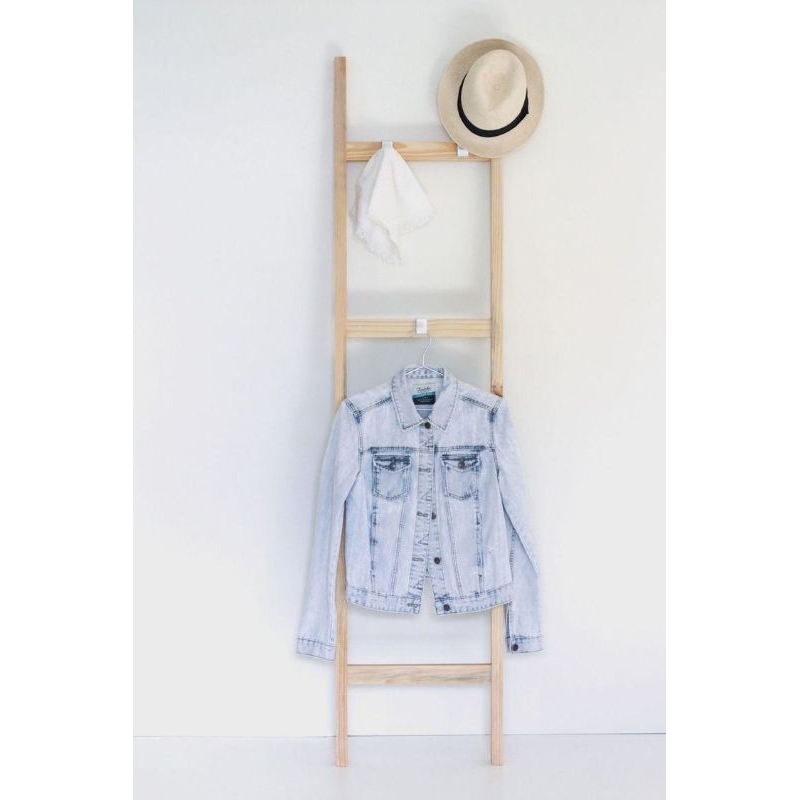 Tangga kayu minimalis