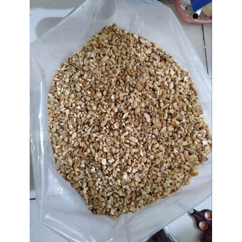 

1 kg BB3 kacang mede menir/kacang mete menir/hancuran