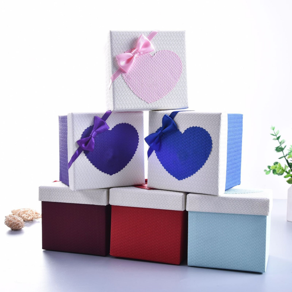 

Gift Box Hampers Kotak Hadiah Valentine Ulang Tahun BPM001 Bron