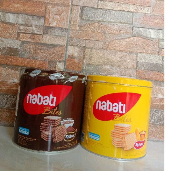 

wafer nabati kaleng rasa coklat dan keju