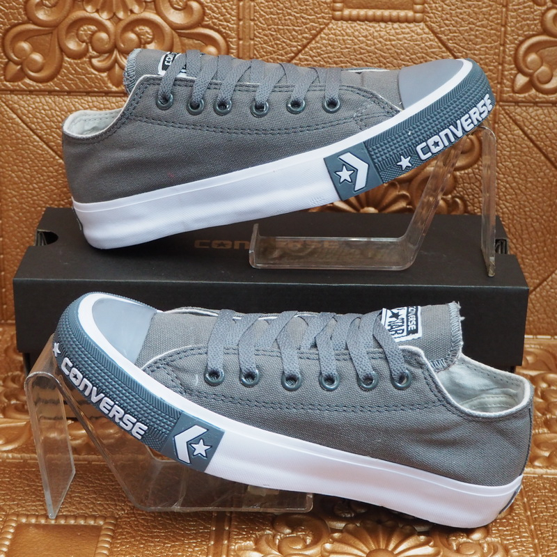 SEPATU PRIA CONVERSE ALL STAR CHUCK TAYLOR II SEPATUCONVERSE ALLSTAR UNDEFEATED