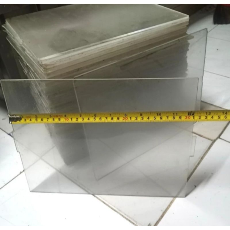 Acrylic / mika bening dot Dimensi : - panjang : 31cm - lebar : 24cm - tebal :4mm